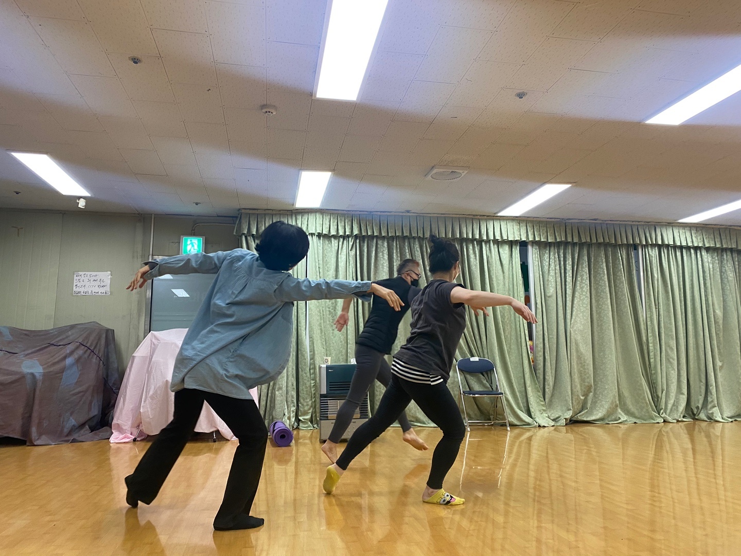 Hello Dance Hello, Dance! : 우리 삶이 춤이 된다면 | 서울 문화예술교육 지원사업 아카이브 - 모아,담아(MODA)