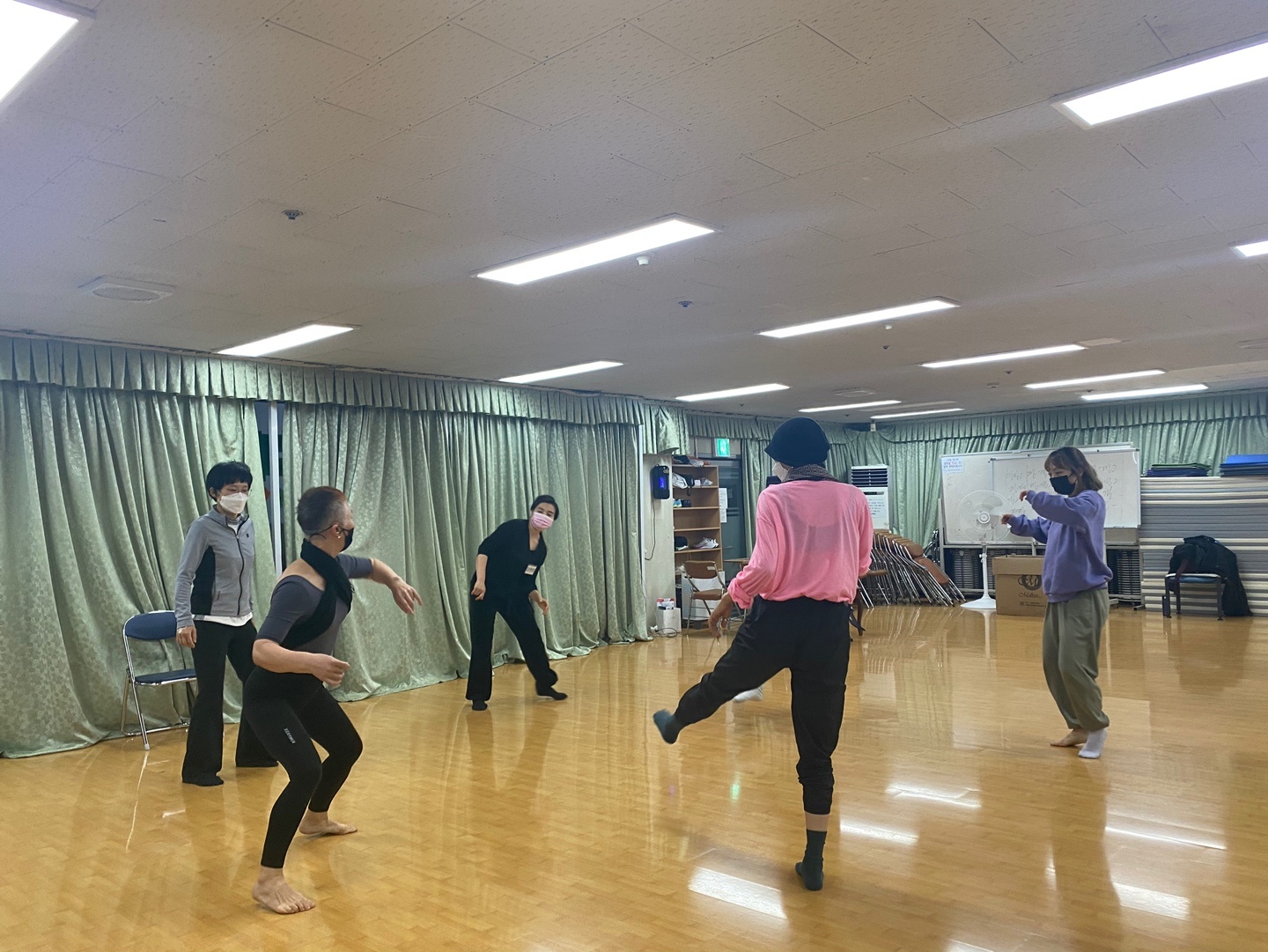 Hello Dance Hello, Dance! : 우리 삶이 춤이 된다면 | 서울 문화예술교육 지원사업 아카이브 - 모아,담아(MODA)