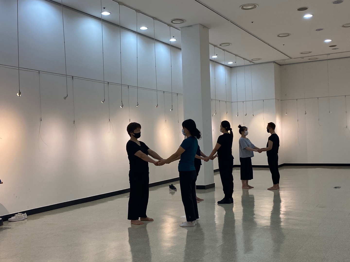Hello Dance Hello, Dance! : 우리 삶이 춤이 된다면 | 서울 문화예술교육 지원사업 아카이브 - 모아,담아(MODA)